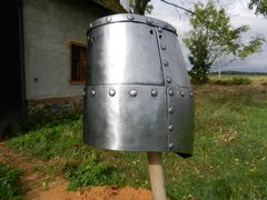 hrncový helm podle originálu z Bolzana ve výhni
